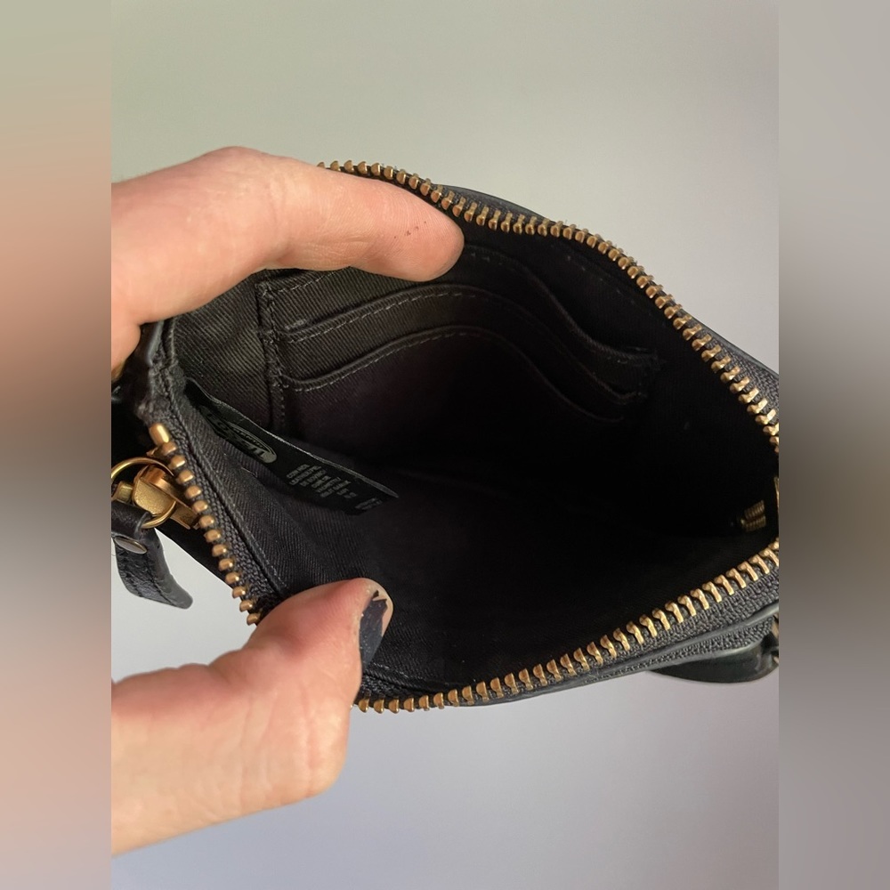 Fossil Black Pebbled Leather Wristlet - Picture 4 of 4